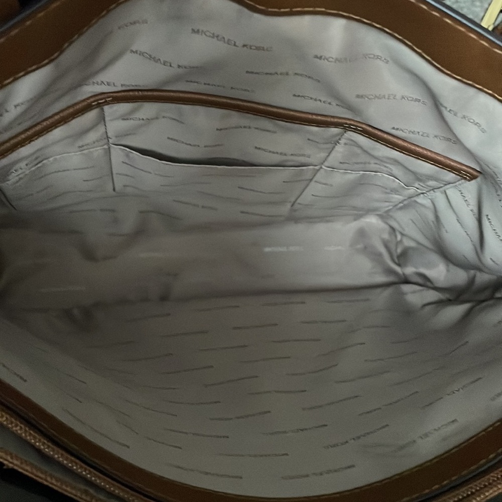 Tote - Picture 3 of 7
